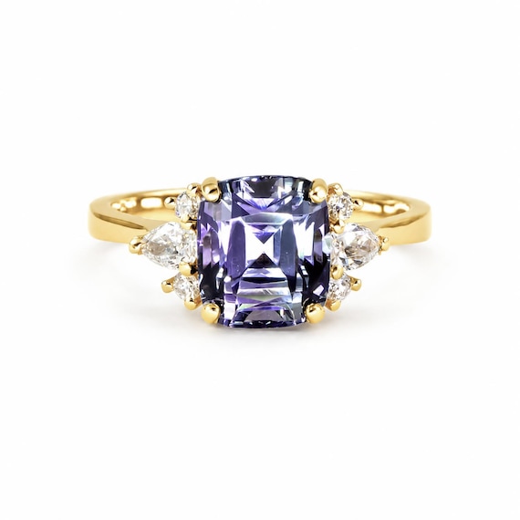 Natural Tanzanite and Diamonds Ring in 18K Yellow Gold
