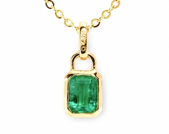 0.41ct Colombian Emerald Pendant in Emerald Cut | 18K Yellow Gold