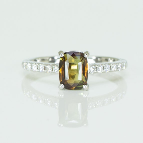 1.35 Alexandrite Solitaire Ring with accent Diamonds in 18K Gold