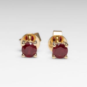 Natural Ruby Stud Earrings in 18K Yellow Gold – Classic Four Claw Design