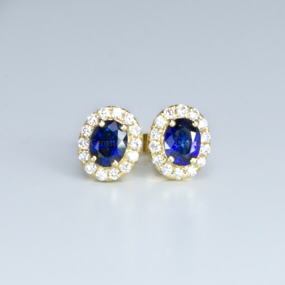 Natural Blue Sapphire Stud Earrings in 18K Gold