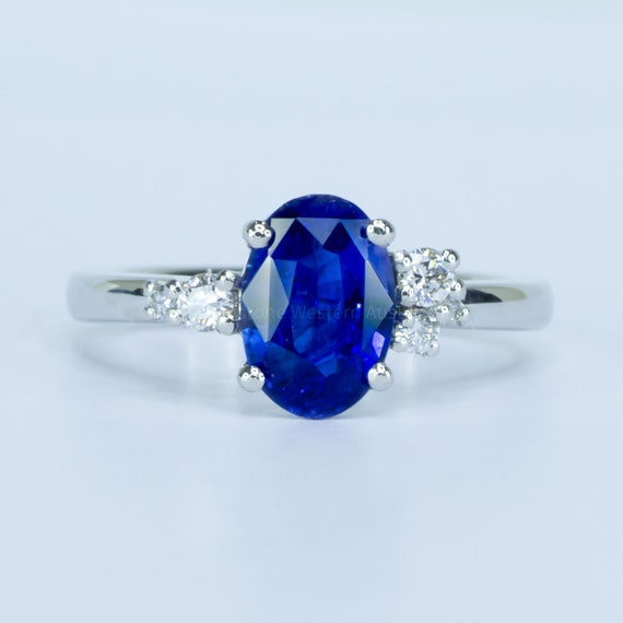 2 carats Natural Sapphire Asymmetrical Ring in Platinum