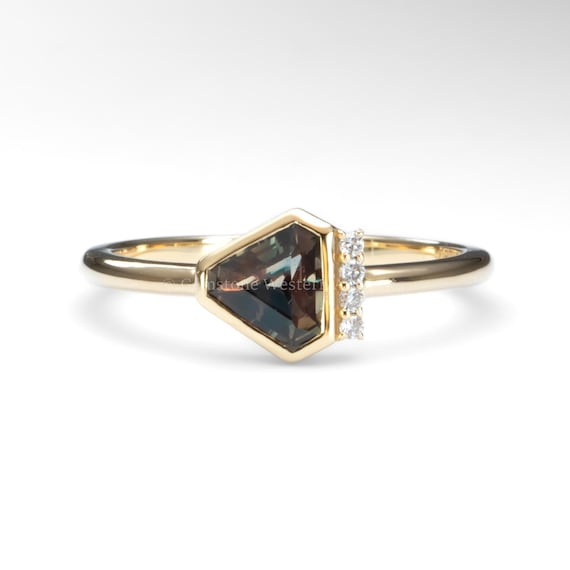 Asymmetrical Sapphire and Diamond Ring in 18K Yellow Gold