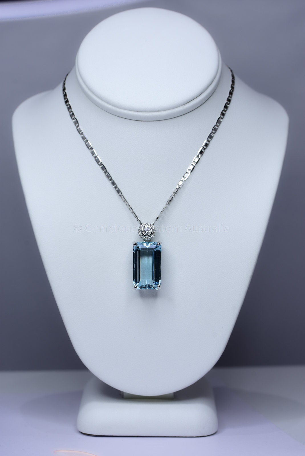 Gold and aquamarine necklace store