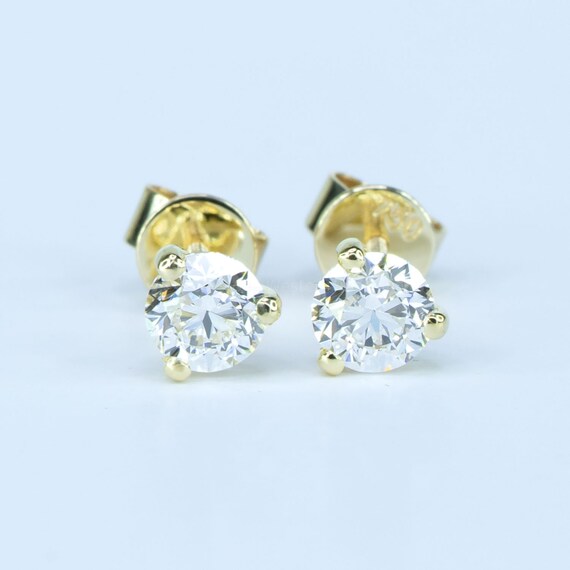 1.0 carats Round Diamond Stud Earrings in 18K Yellow Gold