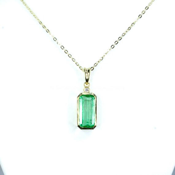 2.70ct Emerald cut Pendant | Colombian Emerald Pendant