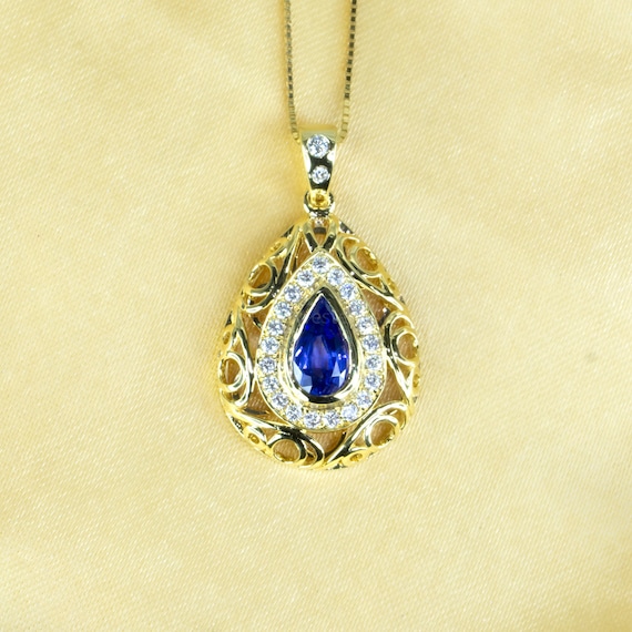 1.25ct Natural Blue Sapphire Pendant with Diamond Halo Design