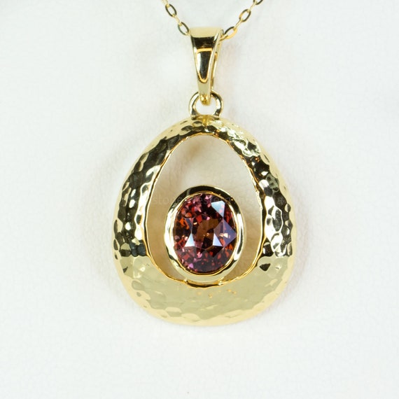 2.3ct Colour Change Sapphire Pendant in 18K Gold