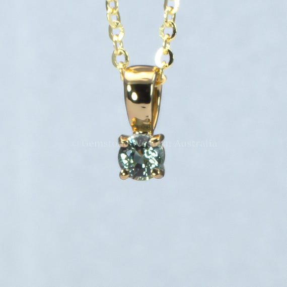 Natural Alexandrite Pendant in 18K Yellow Gold