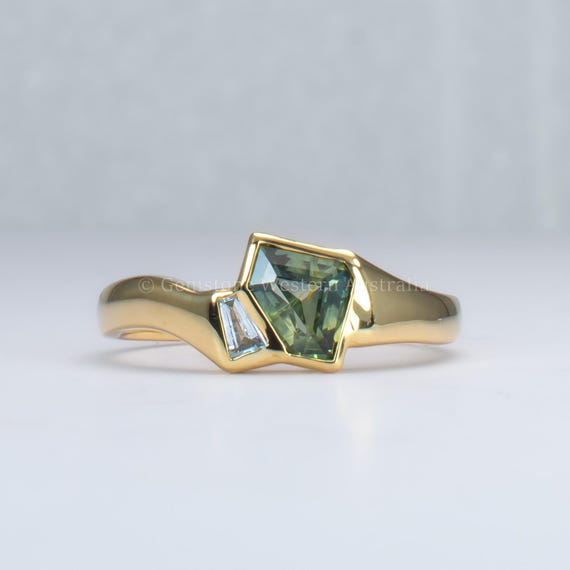 Unique Teal Sapphire and Diamond Gold Ring