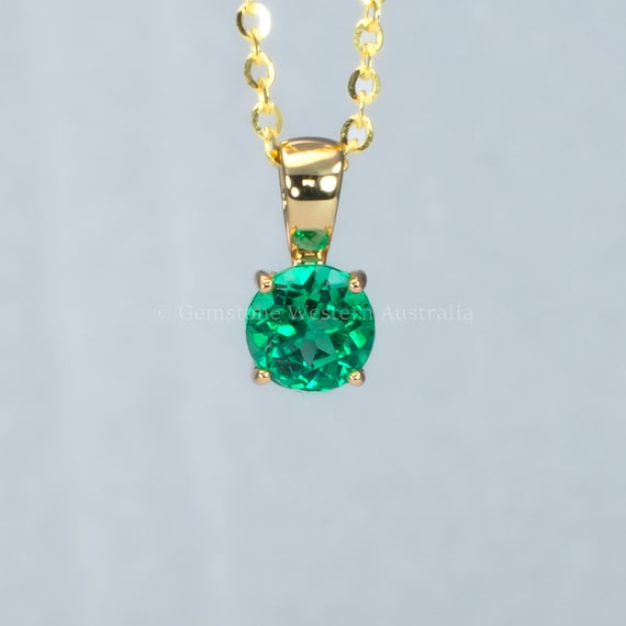 Natural Colombian Emerald Pendant in 18K Yellow Gold