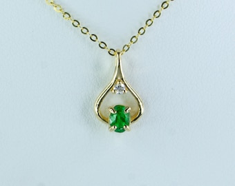 Natural Colombian Emerald Diamond Pendant Necklace in 18K Yellow Gold