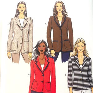 Può includere: Un modello di cucito per blazer da donna. Il modello presenta quattro modelli di blazer: un blazer beige, un blazer marrone con finiture nere, un blazer rosso con finiture nere e un blazer a righe. Il modello include il testo "B5926 Butterick 150th Anniversary".