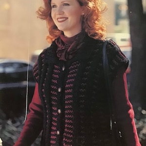 Red Heart Weekend Wonders Knitting and Crochet Book Vest Afghan Jacket Rug Bags