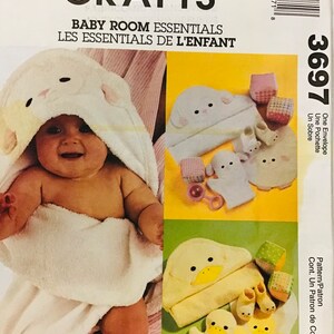 Patrón de costura McCall's 3697 Baby Duck Lamb Hooded Towel wash mitt Baberos Botines y bloques de juego UNCUT Factory Folds