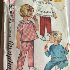 Sewing Pattern Simplicity 6236 Girls’ Toddlers’ Top and Pants - Size 1 - Chest 20”(Transfer Included) Cut and Complete
