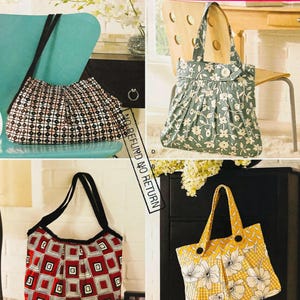 Könnte beinhalten: Ein Simplicity-Schnittmuster zum Nähen von drei verschiedenen Tragetaschen. Die Taschen sind in verschiedenen Stoffen gezeigt, darunter ein schwarz-weiß kariertes Gewebe, ein Blumenstoff und ein rot-weißes geometrisches Gewebe. Die Schnittmuster-Nummer ist 2685 und das Schnittmuster ist für eine Größe.
