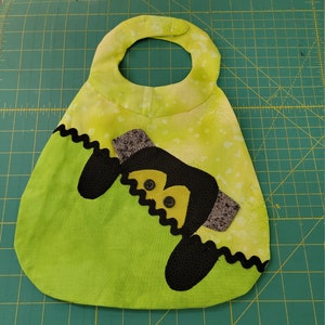 Schüchternes Monster Baby-Bib