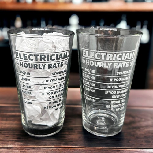 Cadeau électricien sur verre de pinte gravé : taux horaire d'électricien Cadeau drôle de retraite d'électricien Cadeau d'anniversaire de maître électricien pour papa