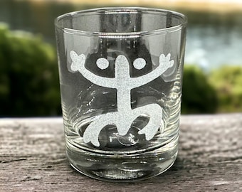 Puerto Rico Coquito Glass, Engraved Taino Coqui Whiskey Rum Rocks Glass: Perfect Gift for Puerto Rican or Boricua Christmas Gifts