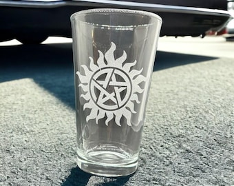 Cadeau surnaturel SPN : symbole anti-possession - Verre de pinte gravé - Style Winchester, Cadeaux de Noël surnaturels, SPN Winchester