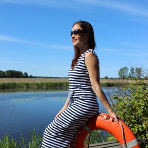 Women&#39;s summer dress Knitted  in stripes dark blue navy blue  with white. with pockets without sleeves to the knee.sports cute