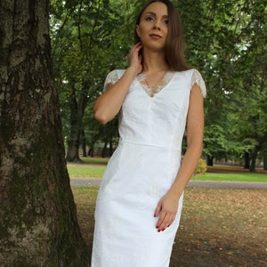 Abito da donna in pizzo. abito da cocktail, abito bianco. caso vestito. abito da ballo. Vestito da damigella d'onore. Vestiti per la celebrazione. Per la laurea.