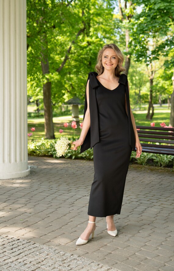 Elegant Women's Black Long Sheath Dress, Sleeveless, Lined. with Beautiful Ribbon Bows. Wedding Dress. Dress Length 130 cm