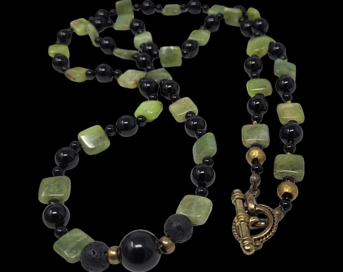 Featured listing image: Single Strand Peridot and Onyx Beads Necklace