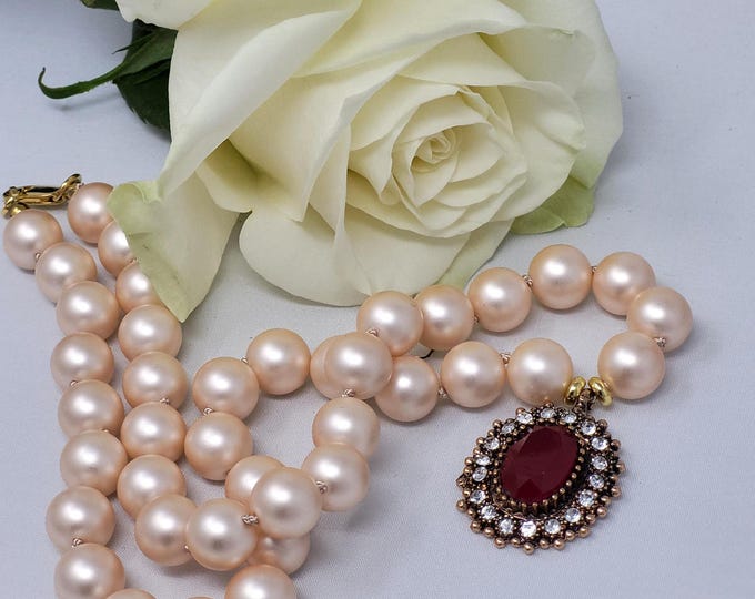 Creamy Soft Pink Pearls Necklace with Pendant