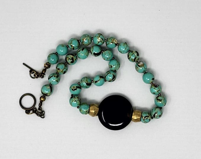 Single Strand Magnesite and Sea Shell Beads Necklace