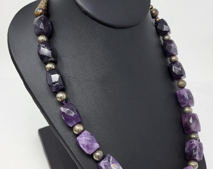 Single Strand Natural Stones Necklace