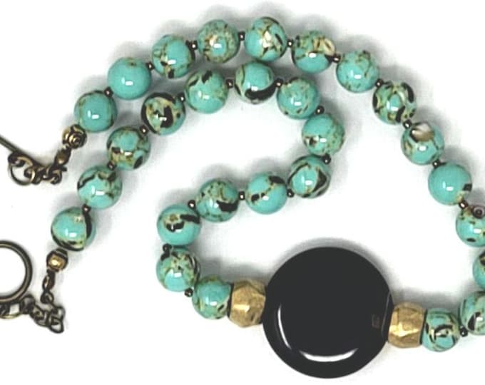 Single Strand Magnesite and Sea Shell Beads Necklace