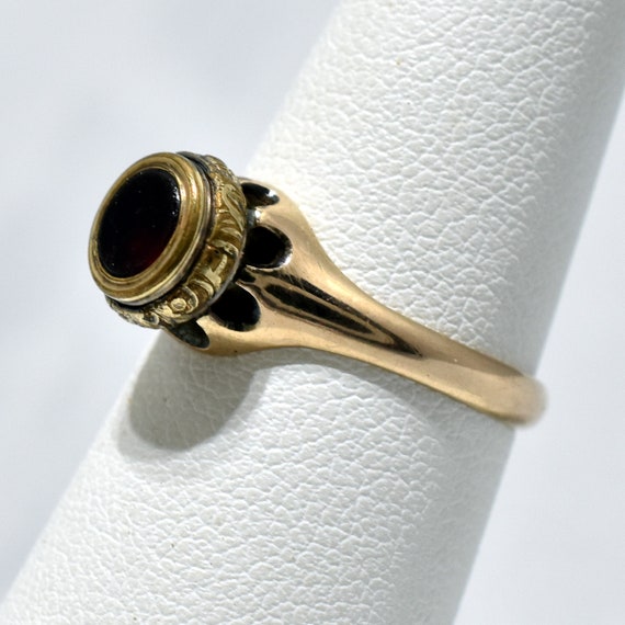 10K Victorian Garnet Ring; Raised Solitaire
