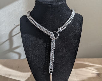 Handgefertigtes Kettenhalsband im Lariat Stil