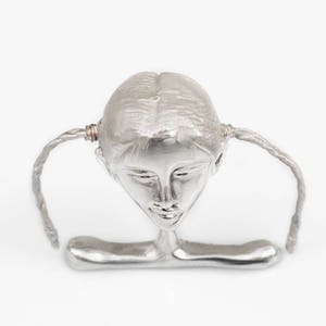 Leilani, von Ariadni Kypri, Statement Mikroskulptur Ring, Circus Collection