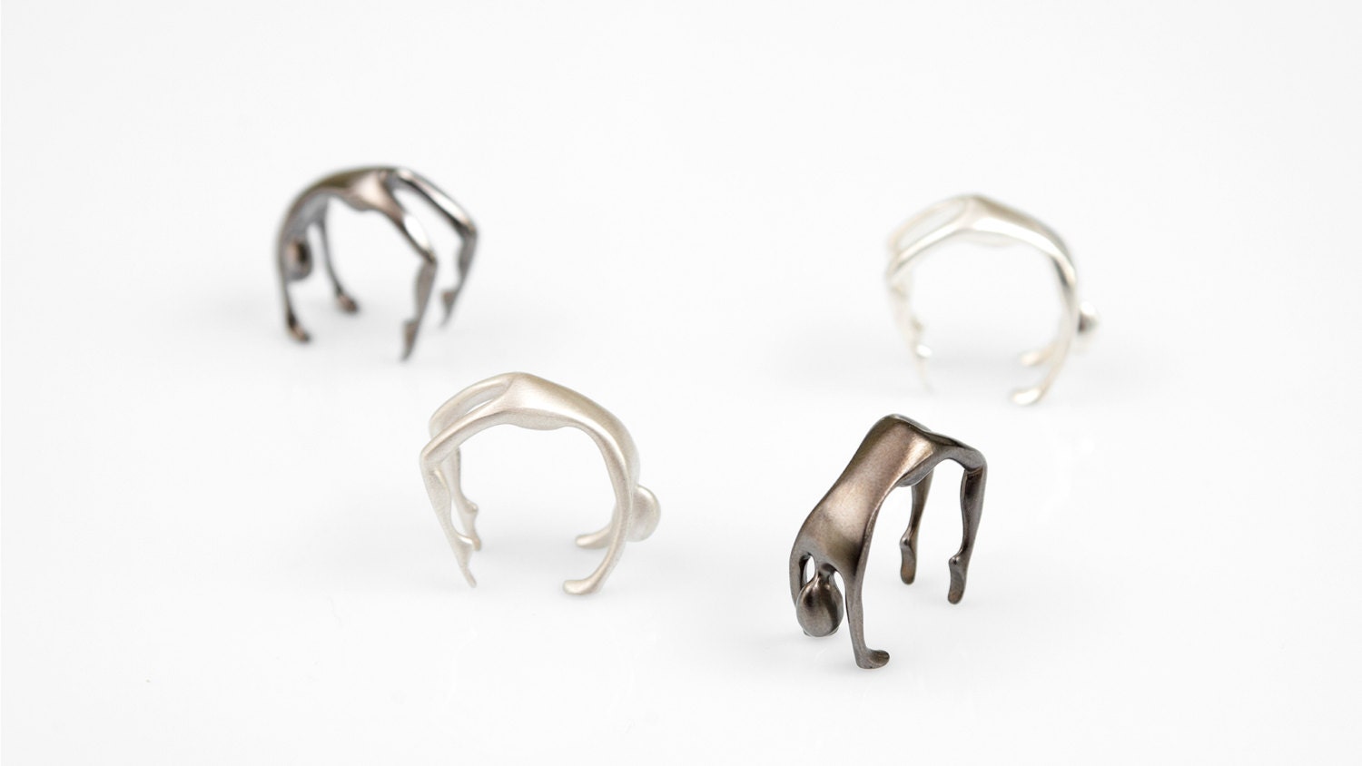 Nicolås Ring, zilveren ring met acrobaatfiguur_cadeau voor acrobat_jewelry voor dansers_cadeau voor yogaliefhebber_door Ariadni Kypri_CircuS Collection