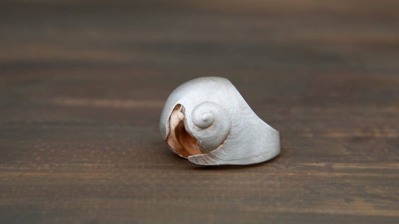 Neverita, by Ariadni Kypri, large silver shell ring, pink shell, YDOR collection image 1
