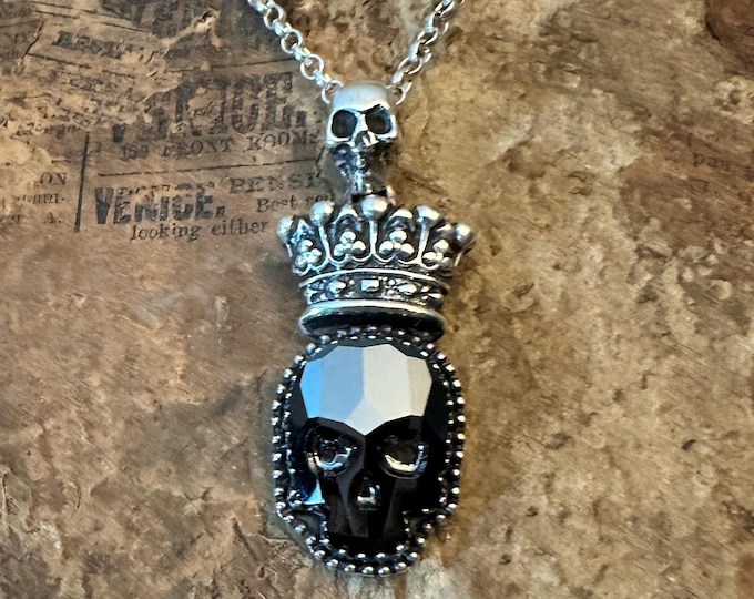 Royal Spectre Noir - Crowned Faceted Hematite Skull Pendant