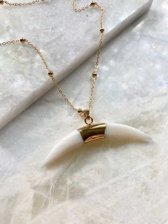 Double Horn Boho Carved Shell Pendant Necklace