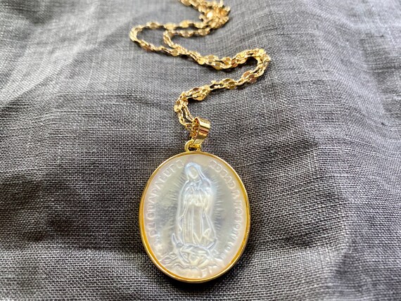 Mother Mary Necklace / 14K Gold Boho Necklace / Virgin Mary / Carved Shell / Mother Mary / Catholic Necklace / Confirmation Gift /Saint Mary