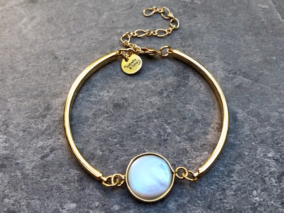 Gold Pearl Bracelet/ Dainty Pearl Bracelet/ Freshwater Pearl/ Natural Pearl/ Bridesmaid Gift/ June Birthstone/ Baroque Pearl