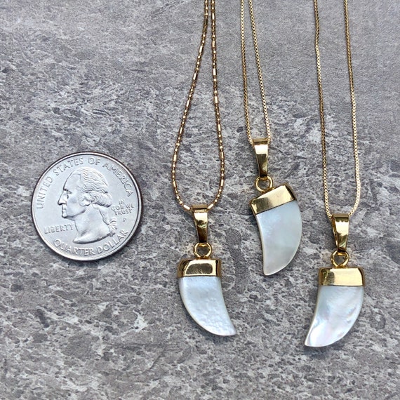 Double Horn Necklace/ Crescent Moon Necklace/ 14K Gold/ Double Horn Choker/ Carved Shell/ Horn Pendant/ Boho Choker/ Gold Horn Necklace