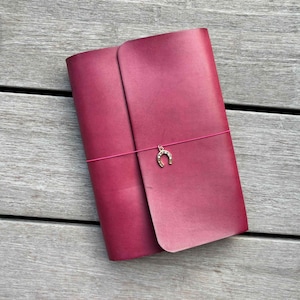 Klassiek leren driebladig dagboek (verkrijgbaar in alle maten en kleuren)