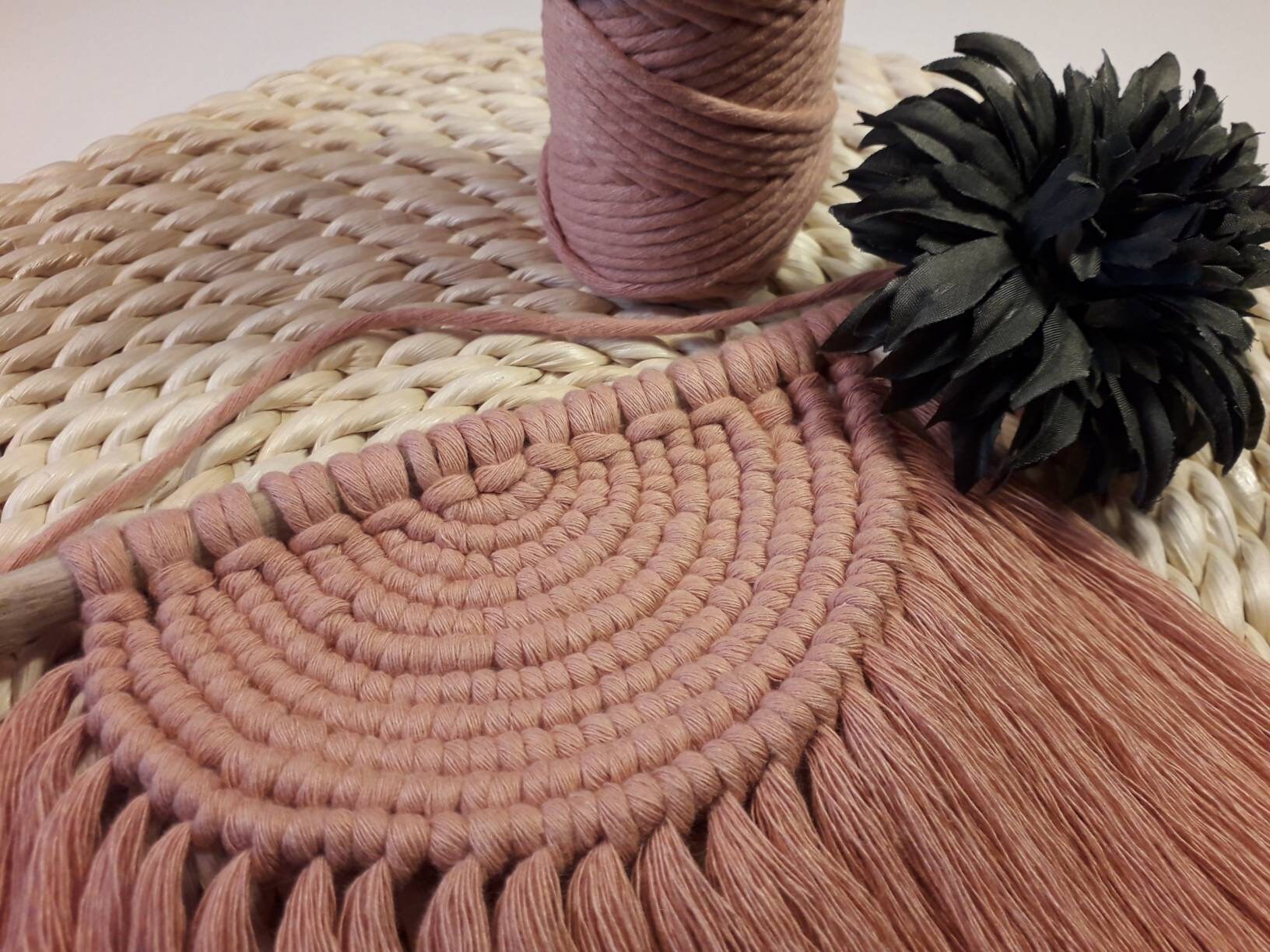 Mini Macramé Demi-Cercle Décor d'accrochage Mural sur Bois Flotté