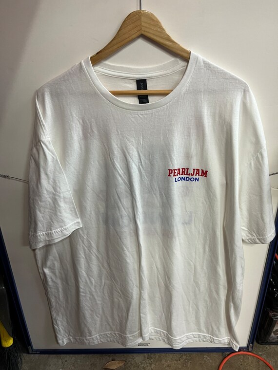 2022 Pearl Jam London in July 2022 Graphic Tee (2XL) Gem