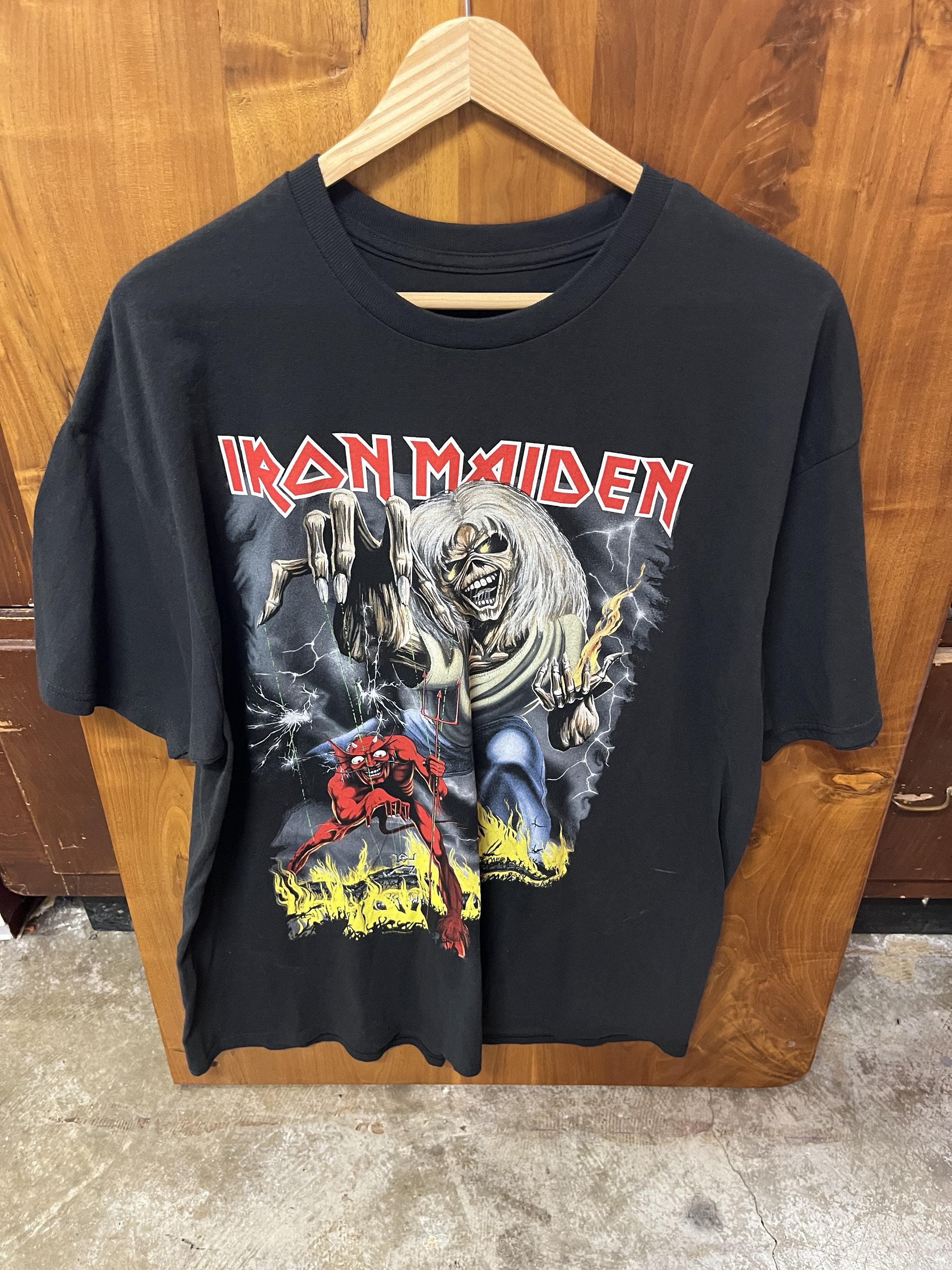 Iron maiden best sale 2019 tour shirts