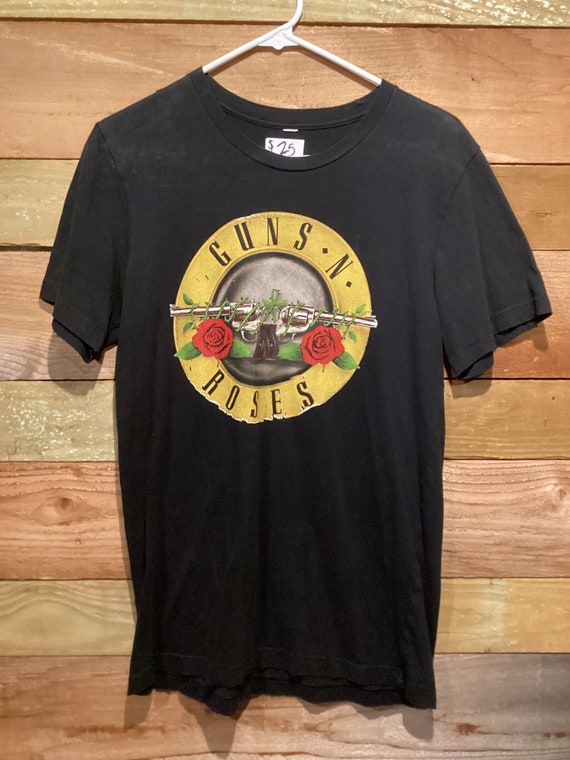 Guns n Roses t-shirt size medium - image 1