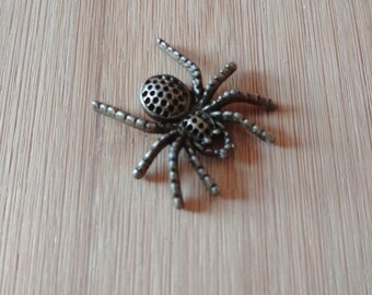Spider Needle Minder