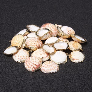 5/10/20pcs Natural Sea Shells Cowrie Shell Gold Plated Shell Pendants Seashell Charm Nature Shell Charm Gold Wrapped Shell Pendant Sea